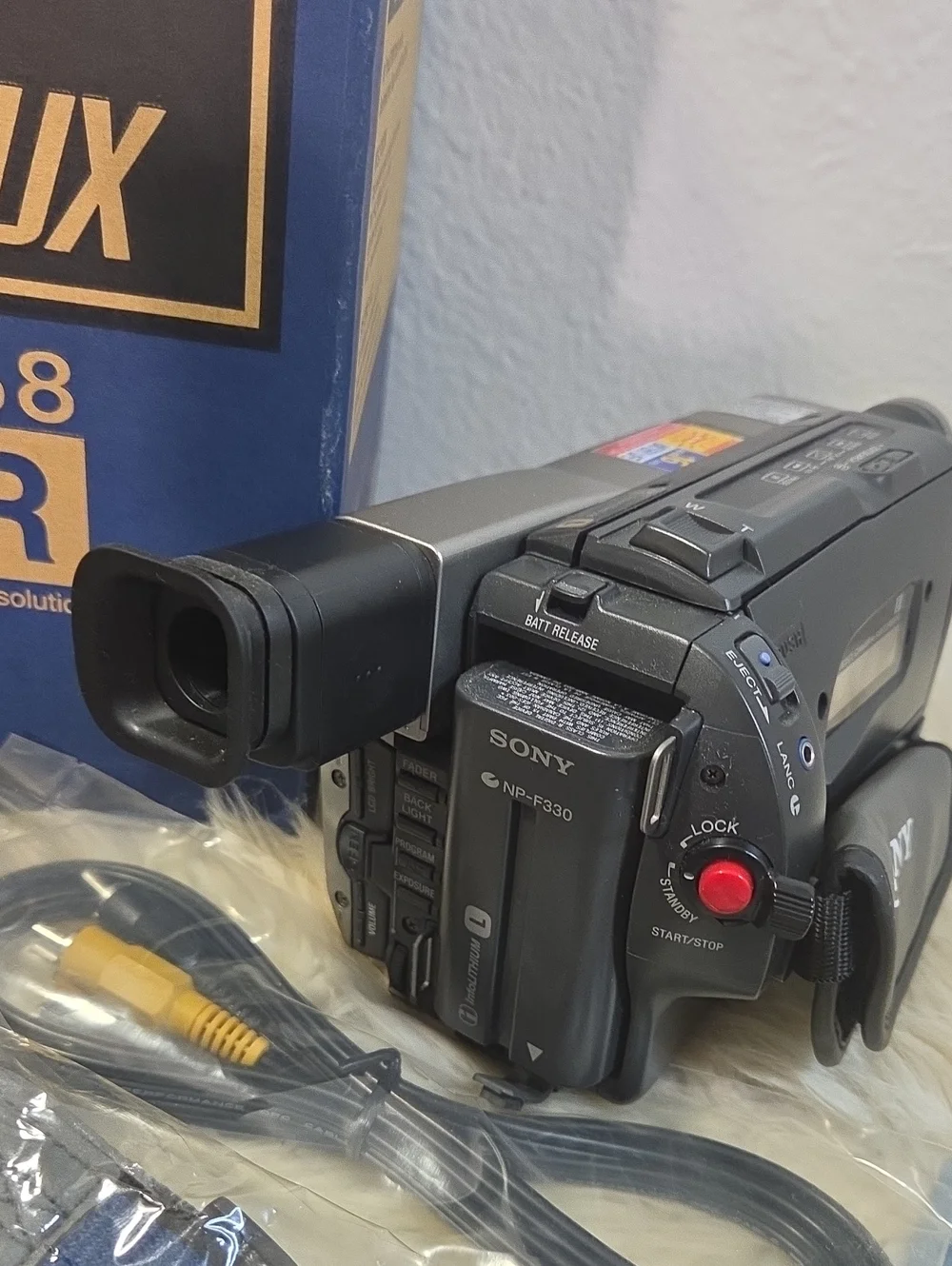 Open Box Sony CCD-TRV57 Handycam Vision Video8 XR Camcorder Complete Tested